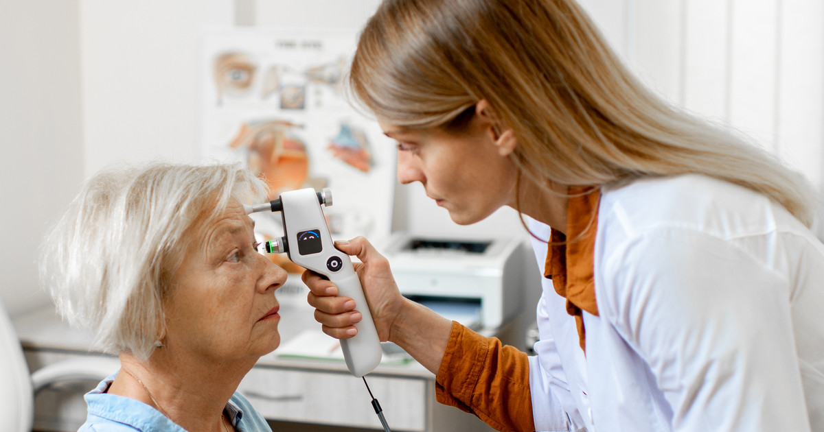 common eye conditions seniors prevent - 10 Proven Tips to Prevent Cataracts for Seniors - Image 2