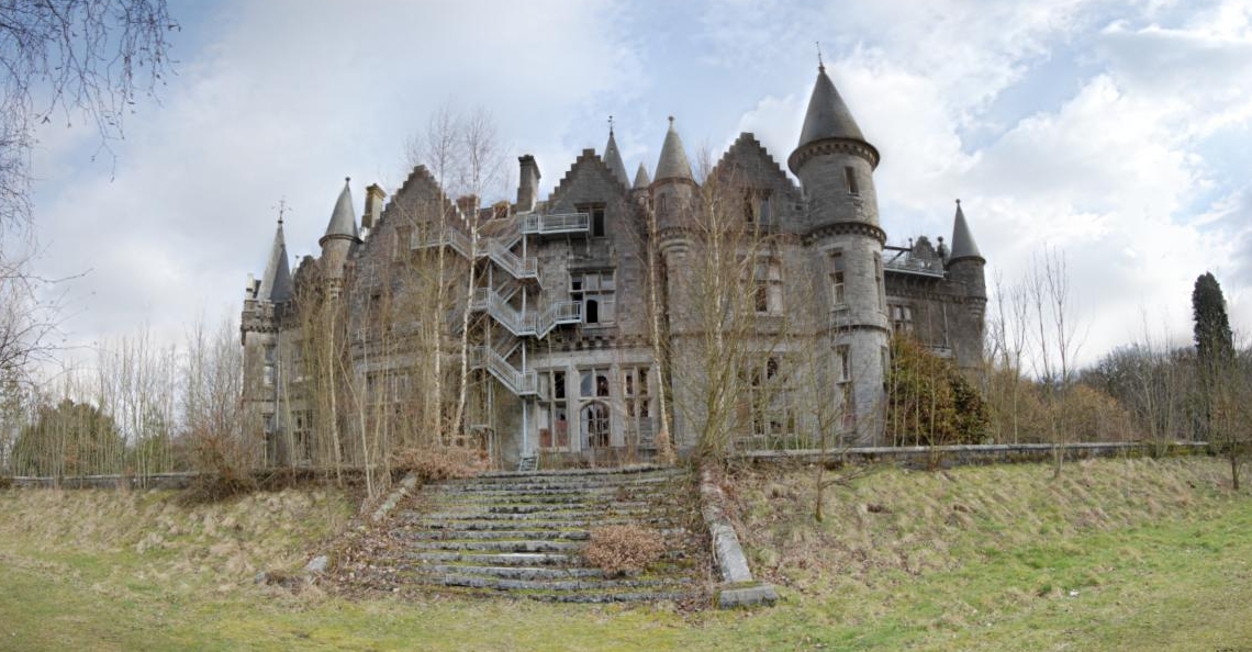 21 Abandoned Mansions That Are Both Eerie and Beautiful ...