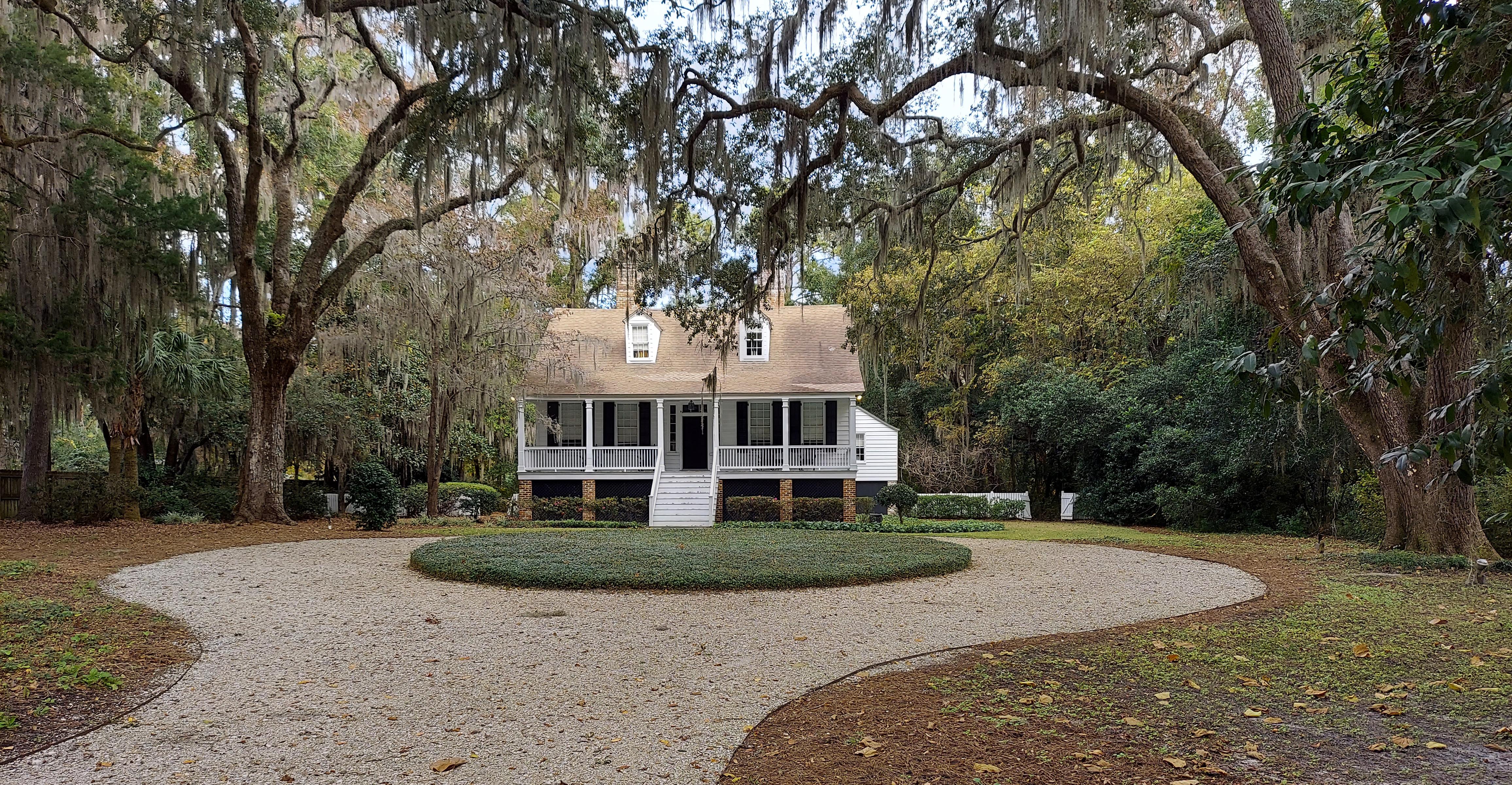 24 Small Town Escapes in America Perfect for a Relaxing Retirement