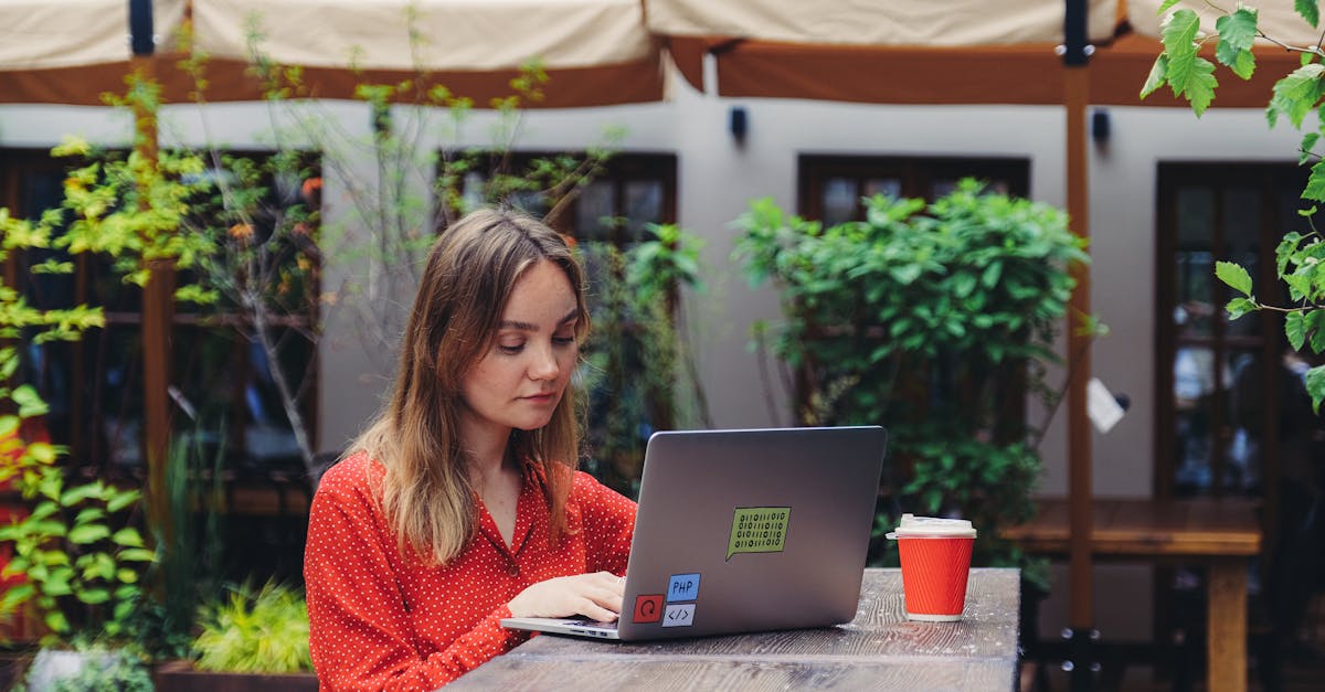 5 Essential Apps Every Digital Nomad Needs to Master the "Workation"